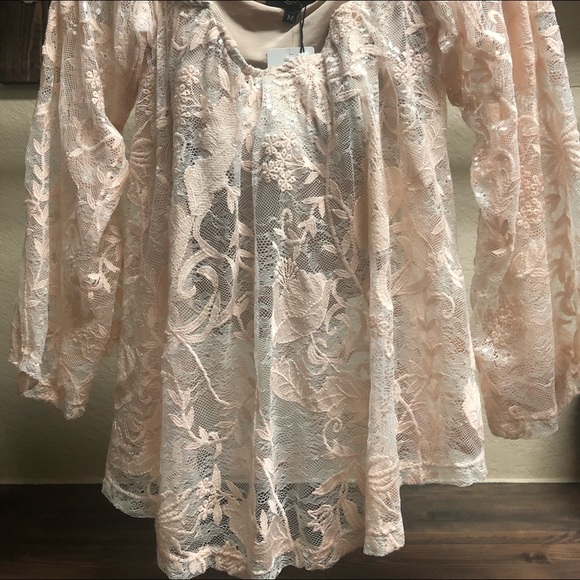 Sky Tops - Sky lace crop top